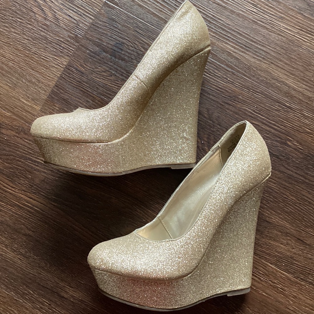 Gold glitter wedge’s